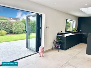 Kitchen/Breakfast Room- click for photo gallery